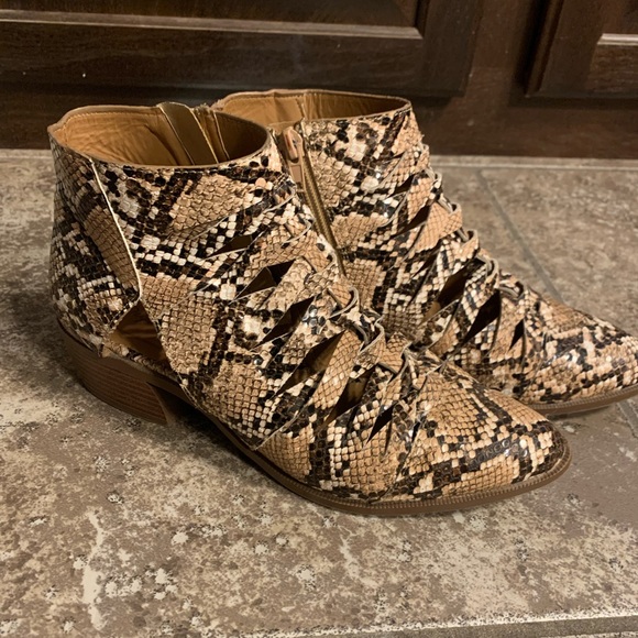 Snake print bootie - Picture 5 of 9